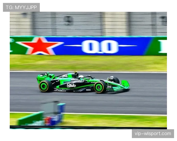 周冠宇开F1回家顺路接娃?这通勤方式也太离谱了