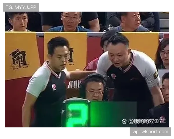 实战应用:轻松区分技术犯规和违体犯规,关键时刻不犯错 实战应用:轻松区分技术犯规和违体犯规,关键时刻不犯错